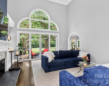 18928 Peninsula Point Drive - Photo Thumbnail 16