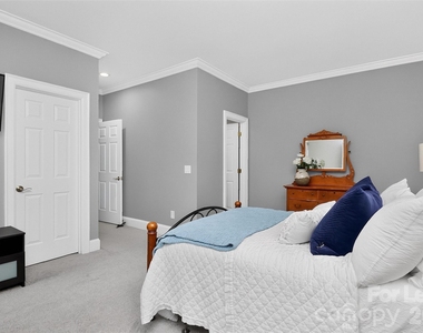 18928 Peninsula Point Drive - Photo Thumbnail 24