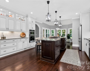 18928 Peninsula Point Drive - Photo Thumbnail 4