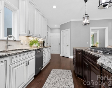 18928 Peninsula Point Drive - Photo Thumbnail 9