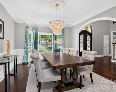 18928 Peninsula Point Drive - Photo Thumbnail 11