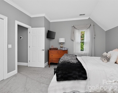 18928 Peninsula Point Drive - Photo Thumbnail 26