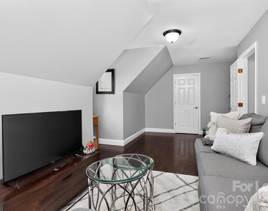 18928 Peninsula Point Drive - Photo Thumbnail 32