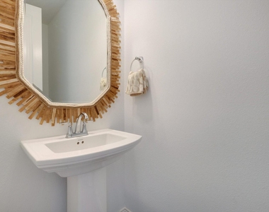 205 Somerset Drive - Photo Thumbnail 16