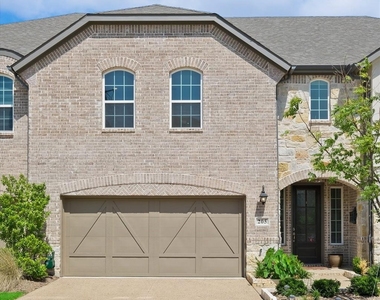 205 Somerset Drive - Photo Thumbnail 2