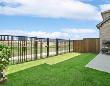 205 Somerset Drive - Photo Thumbnail 30