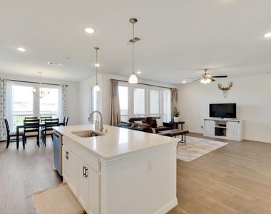 205 Somerset Drive - Photo Thumbnail 12