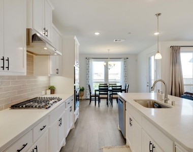 205 Somerset Drive - Photo Thumbnail 14