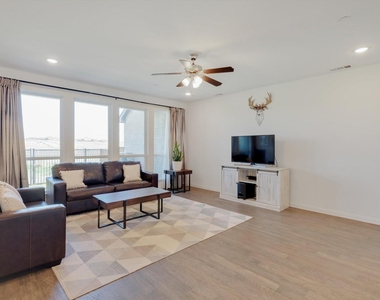 205 Somerset Drive - Photo Thumbnail 7