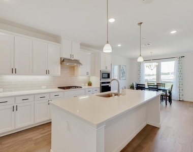 205 Somerset Drive - Photo Thumbnail 10