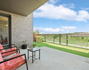 205 Somerset Drive - Photo Thumbnail 29