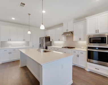 205 Somerset Drive - Photo Thumbnail 11
