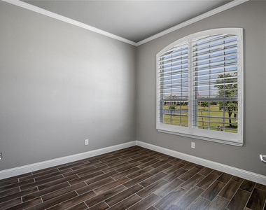 1152 Olympic Drive - Photo Thumbnail 2