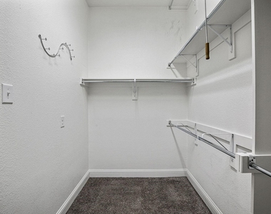 1152 Olympic Drive - Photo Thumbnail 12