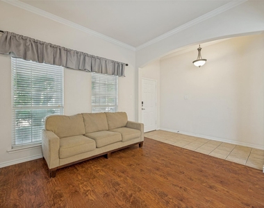 1615 Bur Oak Drive - Photo Thumbnail 3