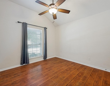 1615 Bur Oak Drive - Photo Thumbnail 16