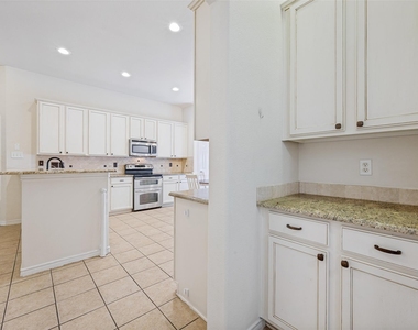 1615 Bur Oak Drive - Photo Thumbnail 5