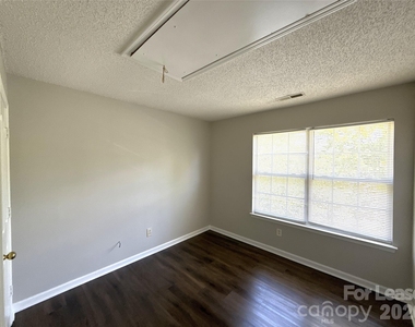 1601 Elk Creek Court - Photo Thumbnail 12
