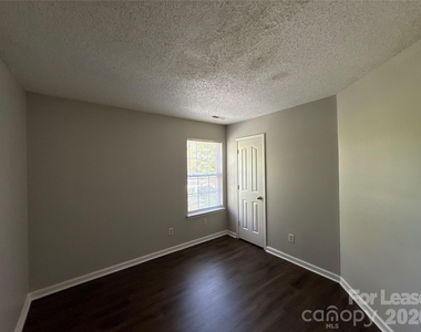 1601 Elk Creek Court - Photo Thumbnail 13