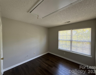 1601 Elk Creek Court - Photo Thumbnail 11