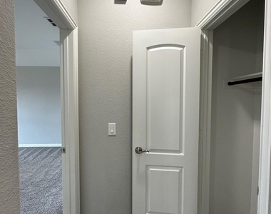 2520 Wallingford Drive - Photo Thumbnail 23