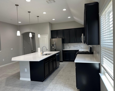 2520 Wallingford Drive - Photo Thumbnail 15