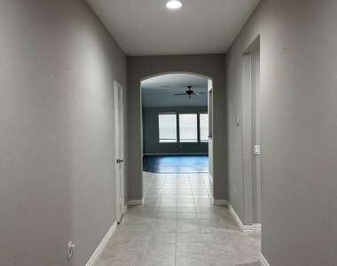 2520 Wallingford Drive - Photo Thumbnail 8