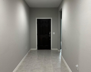 2520 Wallingford Drive - Photo Thumbnail 2