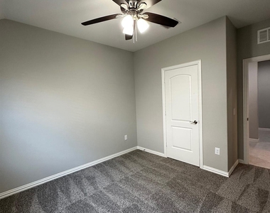 2520 Wallingford Drive - Photo Thumbnail 10