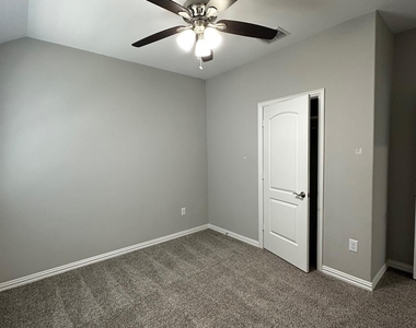 2520 Wallingford Drive - Photo Thumbnail 6