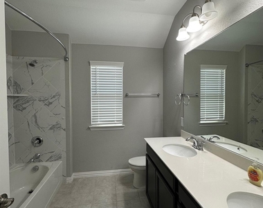2520 Wallingford Drive - Photo Thumbnail 5