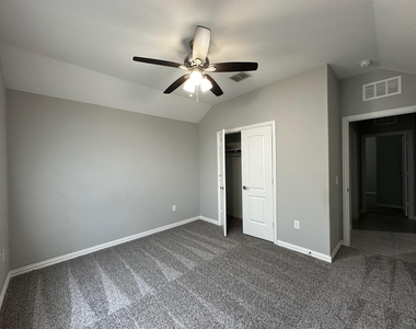 2520 Wallingford Drive - Photo Thumbnail 4