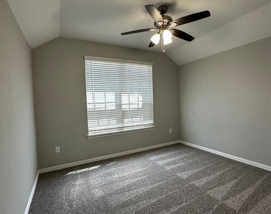 2520 Wallingford Drive - Photo Thumbnail 3