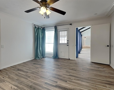 3736 Solarium Place - Photo Thumbnail 7