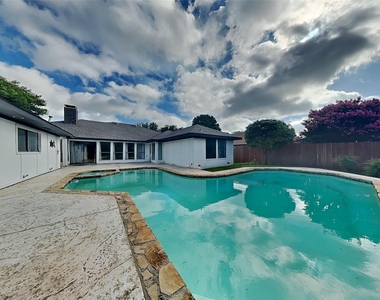 3736 Solarium Place - Photo Thumbnail 20
