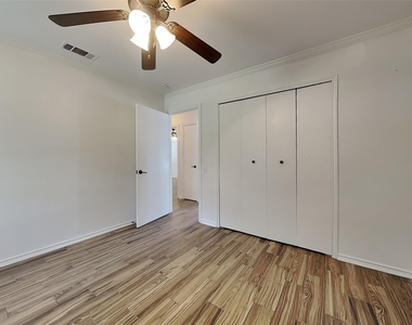 3736 Solarium Place - Photo Thumbnail 12