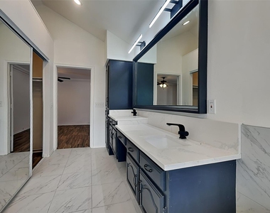 3736 Solarium Place - Photo Thumbnail 10