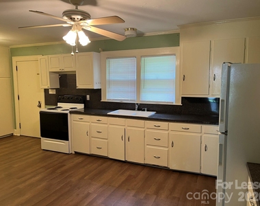 1049 E Main Street - Photo Thumbnail 4