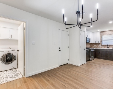 2822 Clear Springs Drive - Photo Thumbnail 10