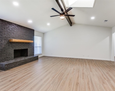 2822 Clear Springs Drive - Photo Thumbnail 4