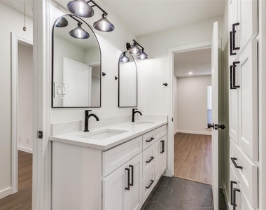 2822 Clear Springs Drive - Photo Thumbnail 17