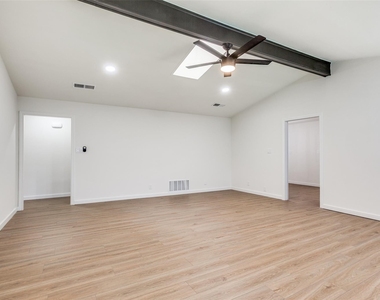 2822 Clear Springs Drive - Photo Thumbnail 7