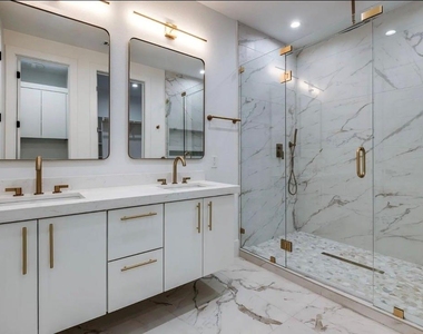 2345 Hondo Avenue - Photo Thumbnail 9