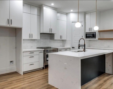 2345 Hondo Avenue - Photo Thumbnail 7