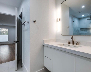 2345 Hondo Avenue - Photo Thumbnail 8
