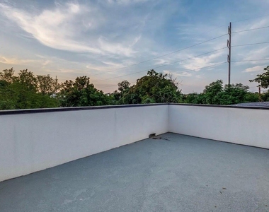 2345 Hondo Avenue - Photo Thumbnail 3