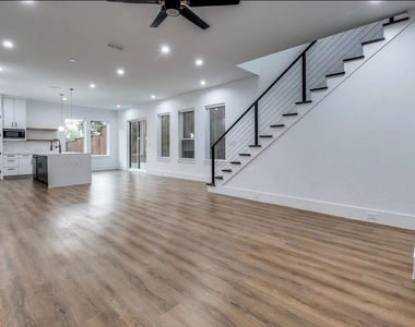 2345 Hondo Avenue - Photo Thumbnail 4