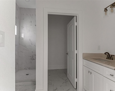 1641 E Tucker Street - Photo Thumbnail 17
