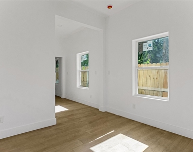 1641 E Tucker Street - Photo Thumbnail 2