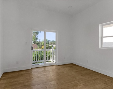 1641 E Tucker Street - Photo Thumbnail 11